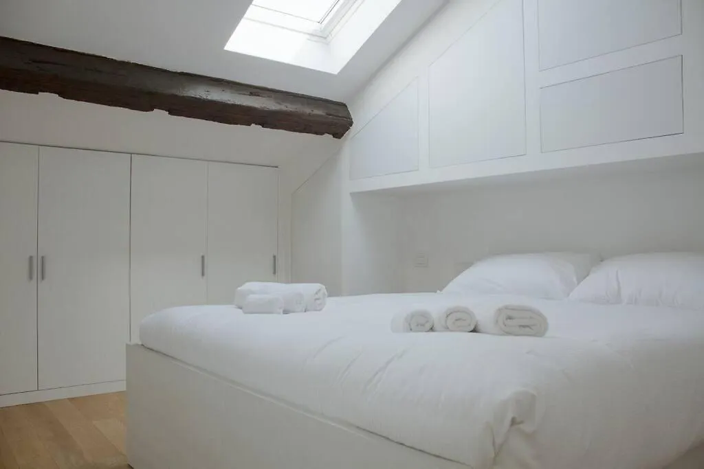 Duomo Modern Apartment Milano Italy